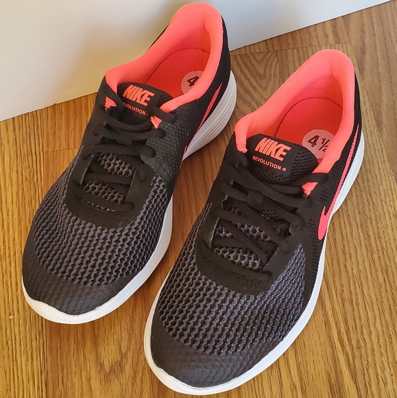 ⭐NIKE REVOLUTION 4 RUNNING SHOES BLACK/RACER PINK - Picture 2 of 4